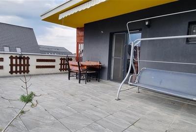 Apartament cu 3 camere decomandat, mobilat în Tractorul - 3