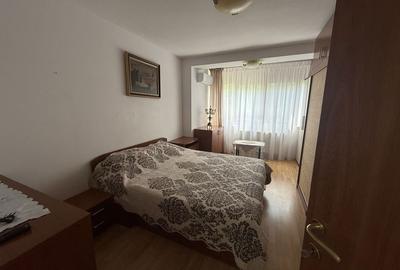 Apartament cu 3 camere semidecomandat în Unirii