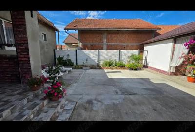 Casa Nojorid la ?oseaua principala - 2