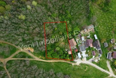 Teren de 2026 mp, în Central