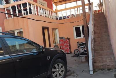 Casă cu 5 camere cu Teren 150 Mp în Roșu - 1