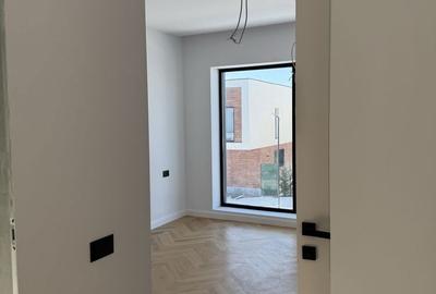 Casă cu 4 camere în Est - 4