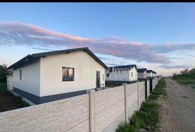 Casă cu 3 camere cu Teren 400 Mp în Central