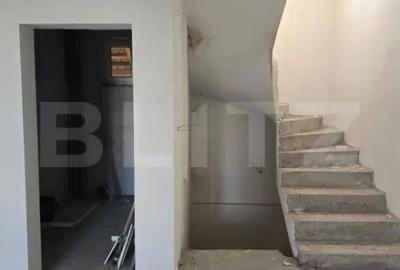 Casă cu 8 camere cu Teren 1500 Mp în Central - 12
