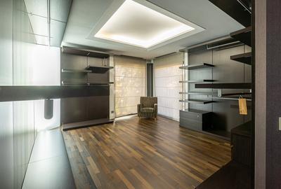 Casă cu 10 camere cu Piscina în Km 4 - 10