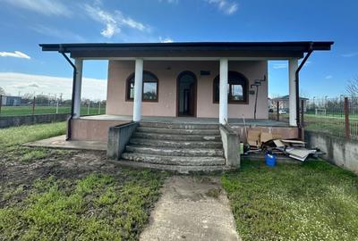 Casă cu 6 camere cu Canalizare în Nord-Est - 3