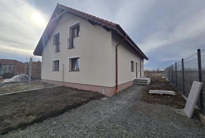 Duplex cu 4 camere cu Canalizare în Moșnița Nouă - 1
