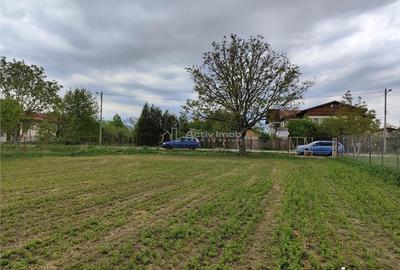 Teren intravilan, situat in zona rezidentiala, la 800 de m de Primaria Lipanesti - 2