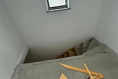 Casă individuală cu 4 camere cu Canalizare în Apollo - 15