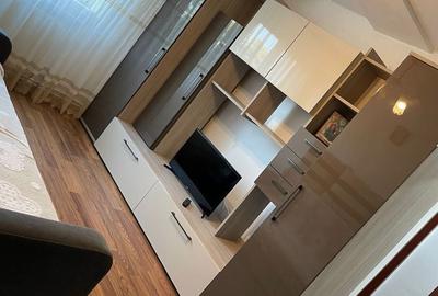 Apartament cu 3 camere semidecomandat în Rahova - 2