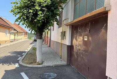 Casă cu 3 camere cu Teren 276 Mp în Central - 9