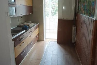 Vand apartament 2 camere decomandate, zona centrala - 1
