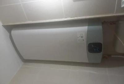 Apartament cu 3 camere semidecomandat în Obor