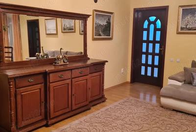 Apartament cu 3 camere decomandat în Central - 1