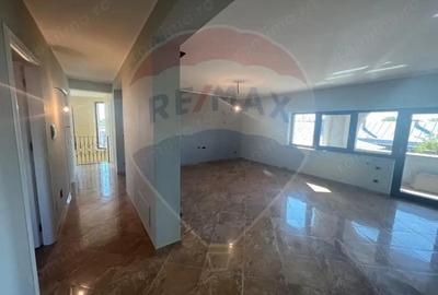 Casă cu 6 camere cu Canalizare în Răstoaca - 2