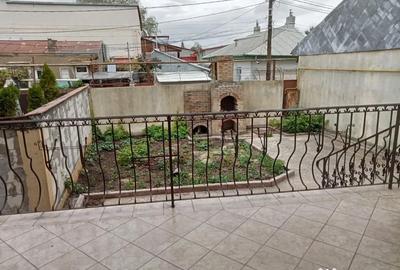 Casă cu 4 camere cu Teren 500 Mp în Bd. Coșbuc - 2