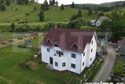 Casă cu 8 camere cu Teren 2200 Mp în Central