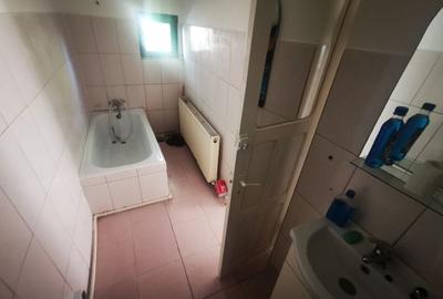 Casă cu 3 camere în Sărărie - 1