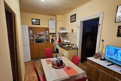 Casă cu 2 camere cu Teren 100 Mp în Central - 3