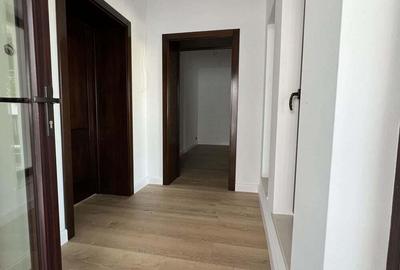 Casă cu 5 camere cu Teren 500 Mp în Central