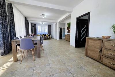 Casă cu 4 camere cu Teren 2000 Mp în Central