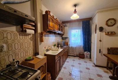 Apartament cu 4 camere decomandat în Central