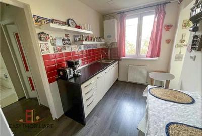 Apartament cu 2 camere decomandat, mobilat în Central