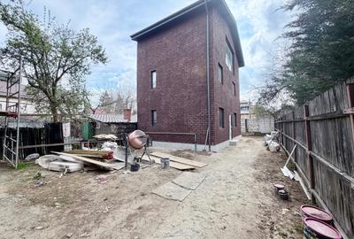 Casă individuală cu 4 camere cu Canalizare în Metalurgiei - 29