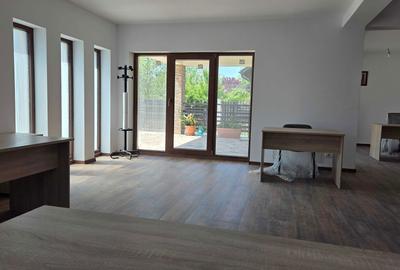 Apartament cu 4 camere decomandat în Central - 2