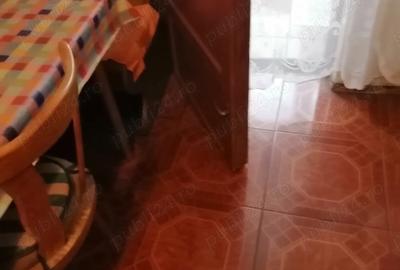 Apartament cu 4 camere decomandat în Găești - 1