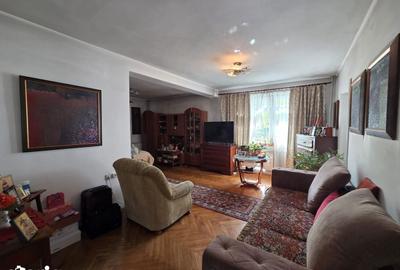 Casă cu 10 camere cu Teren 1293 Mp în Craiovei - 8