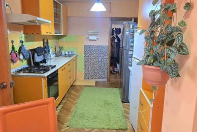 Apartament cu 3 camere decomandat în 22 Decembrie - 9