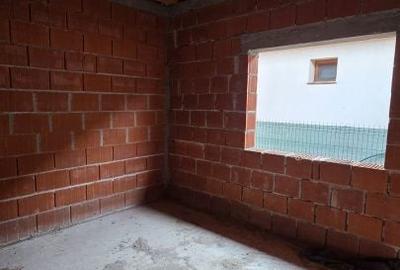 Casă cu 4 camere cu Teren 400 Mp în Central - 5