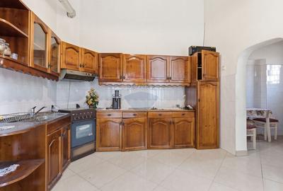 Apartament cu 4 camere semidecomandat, mobilat în Central - 9