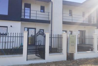 Duplex cu 4 camere cu Canalizare în Sud-Est - 2