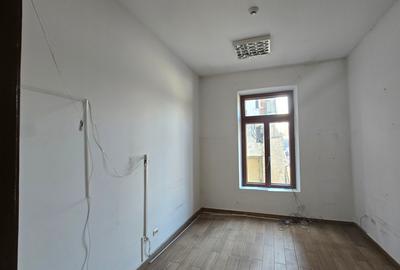 Casă cu 11 camere cu Canalizare în Ultracentral - 36