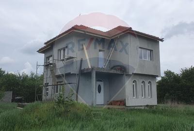 Casă individuală cu 5 camere în Aradul Nou