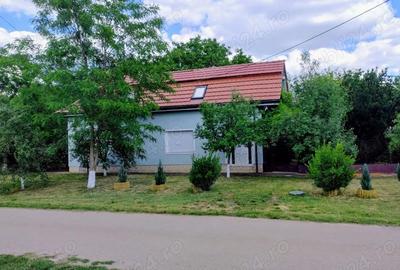 Casă cu 4 camere cu Teren 1173 Mp în Variaș - 1