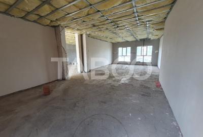 Spatiu comercial suprafata 132 mp se poate vinde si separat 66 si 66mp - 2