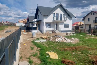 Casă cu 4 camere în Central - 1