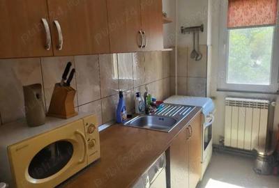 Apartament cu 2 camere semidecomandat în Micro I - 8