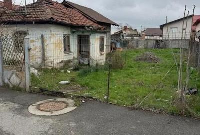 Casă cu Teren 425 Mp în Central - 2