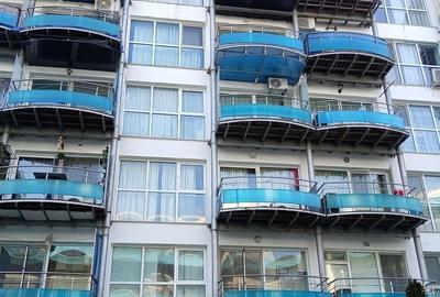 Apartament cu 2 camere semidecomandat, mobilat în Central