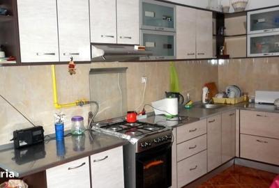 Casă cu 4 camere decomandat în Central - 1