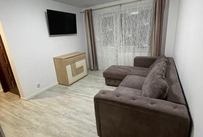 Proprietar vand apartament 3 camere semidecomandat mobilat complet si renovat - 1