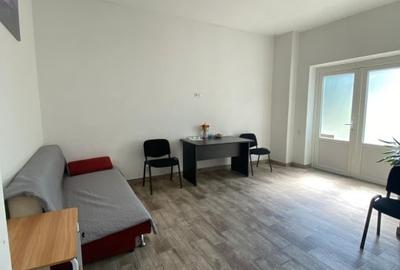 Spatiu comercial, de vanzare, cu 2 camere decomandate, 37 mp, zona Decebal