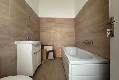 Apartament cu 3 camere decomandat în Tractorul - 2