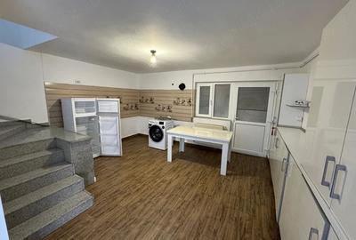 Casă cu Teren 300 Mp în Central - 1