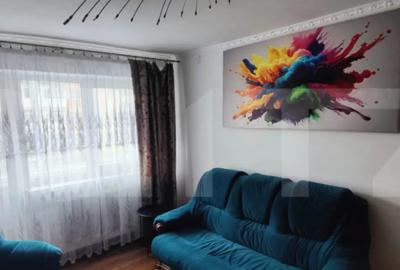 Apartament cu 3 camere semidecomandat în Micro 9