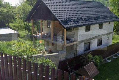 Casă cu 5 camere cu Teren 600 Mp în Central - 2